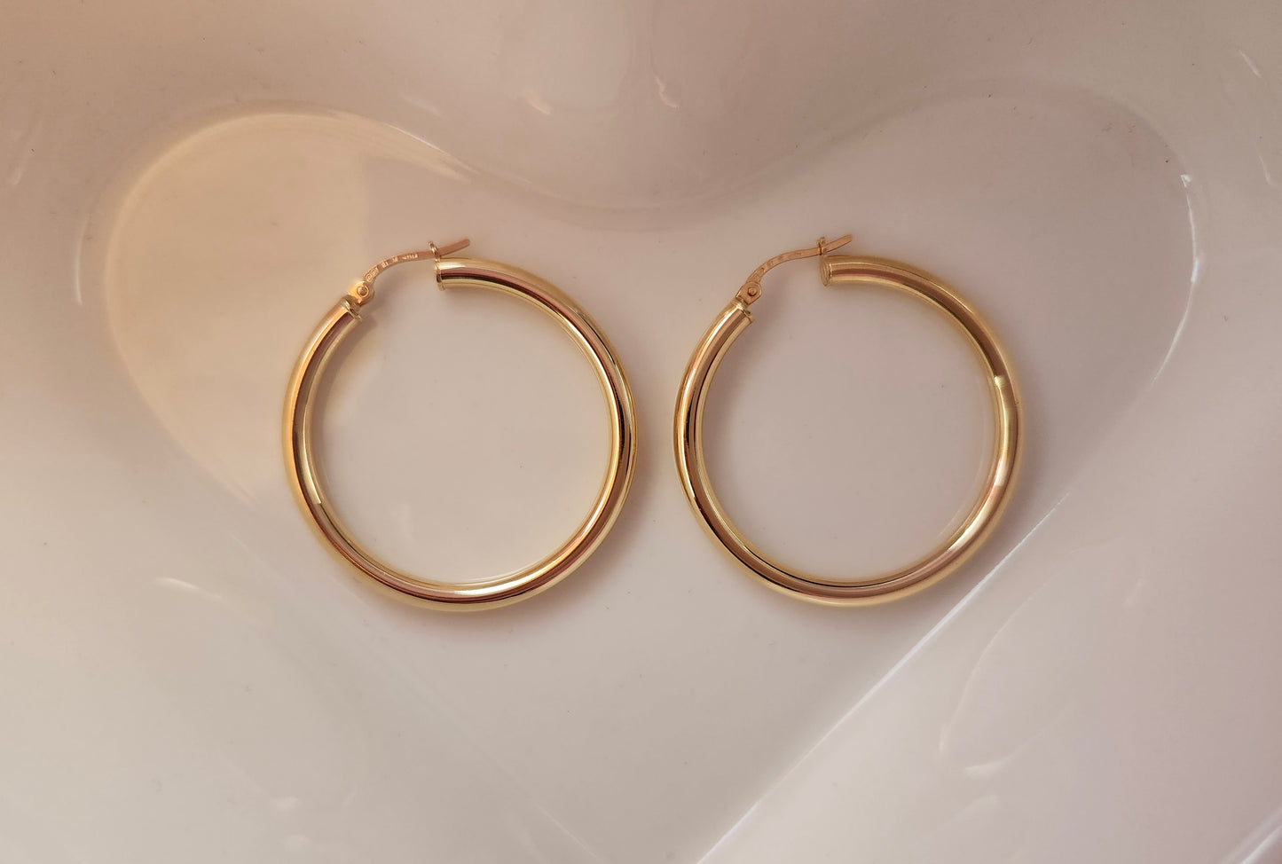 Sleek Round Hoop Earrings in 18k Solid Gold