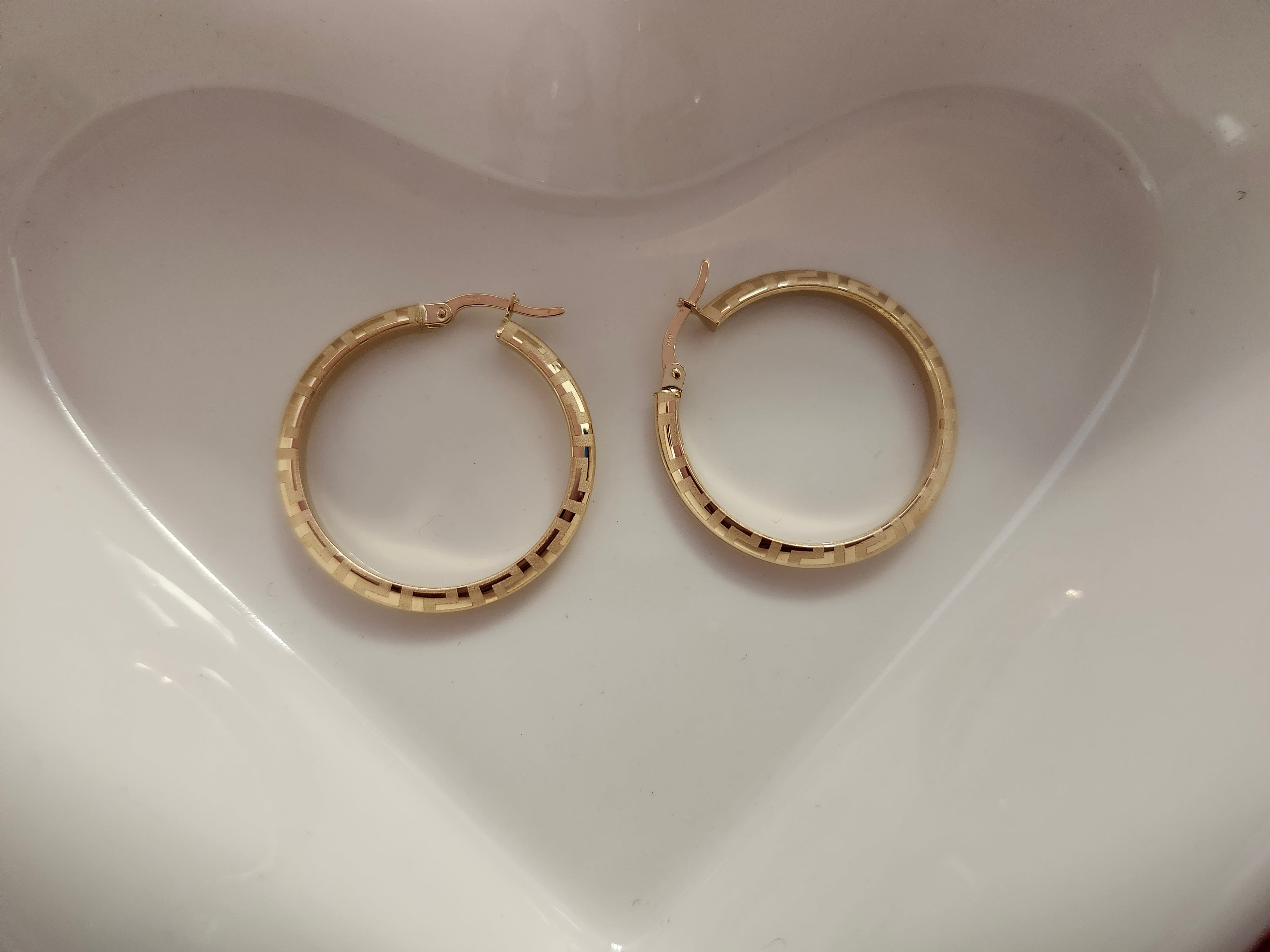 18k solid gold earrings (2) selling