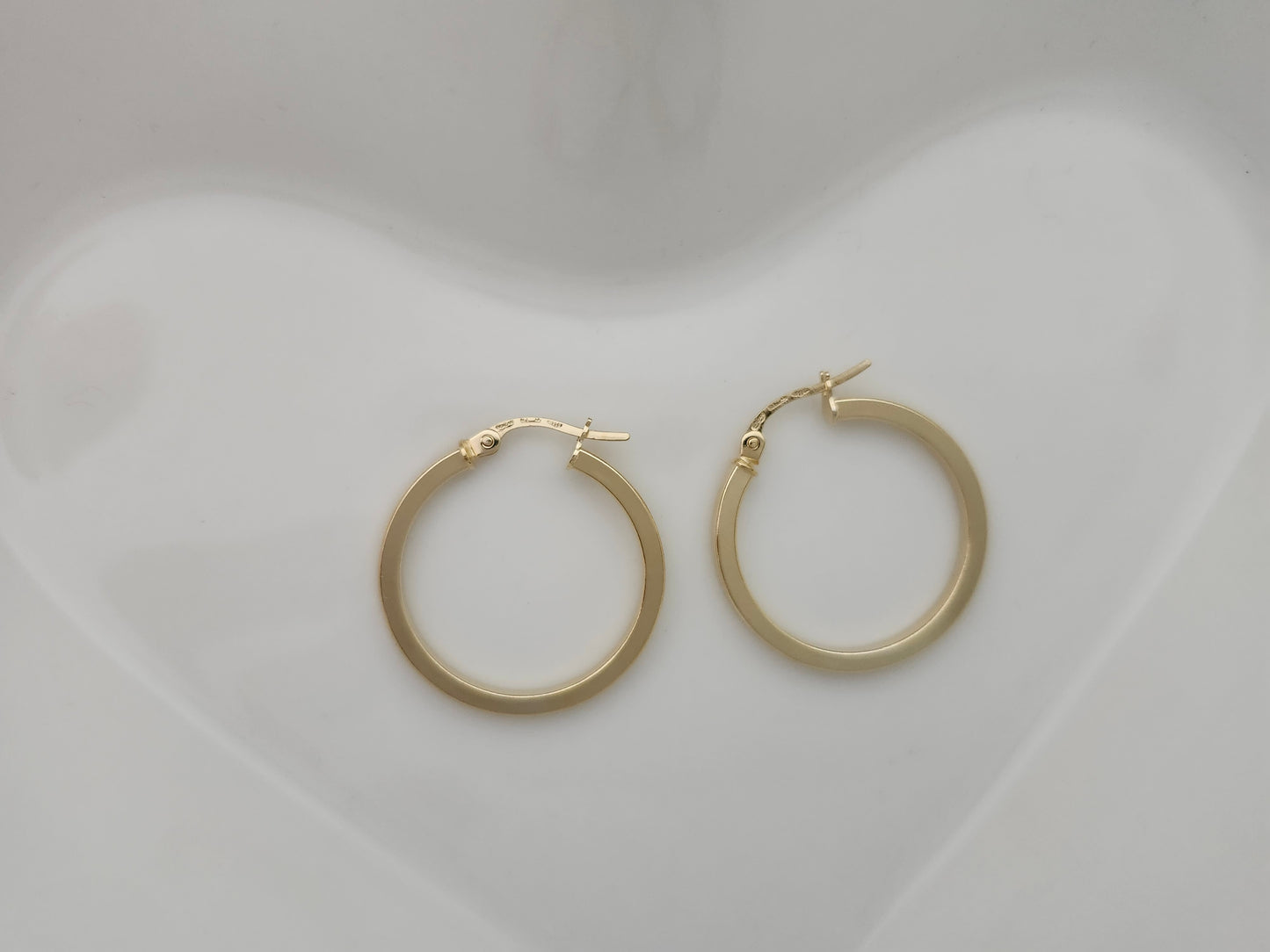 Classic Hoop Earrings in 18k Solid Gold