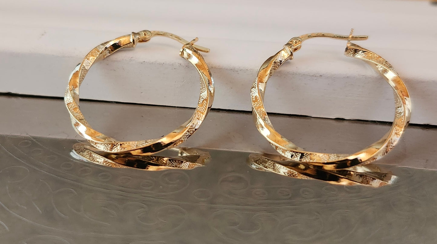 Twirl Hoop Earrings in 18k Solid Gold