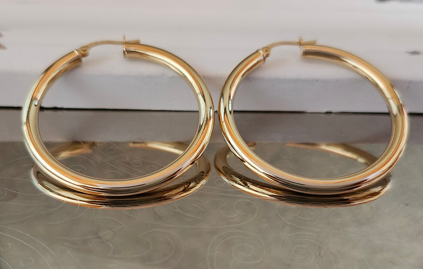 Sleek Round Hoop Earrings in 18k Solid Gold