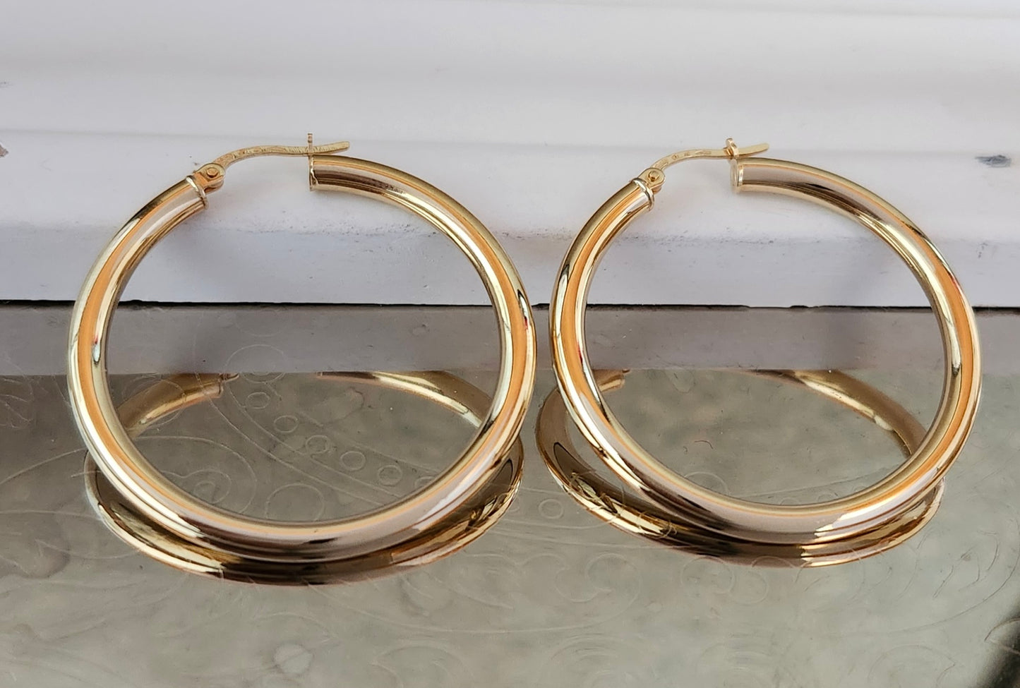 Sleek Round Hoop Earrings in 18k Solid Gold