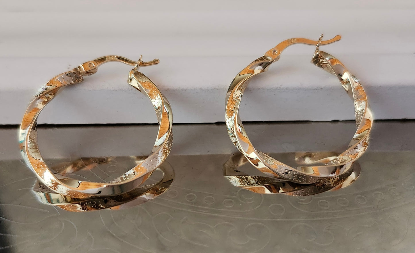 Twirl Hoop Earrings in 18k Solid Gold