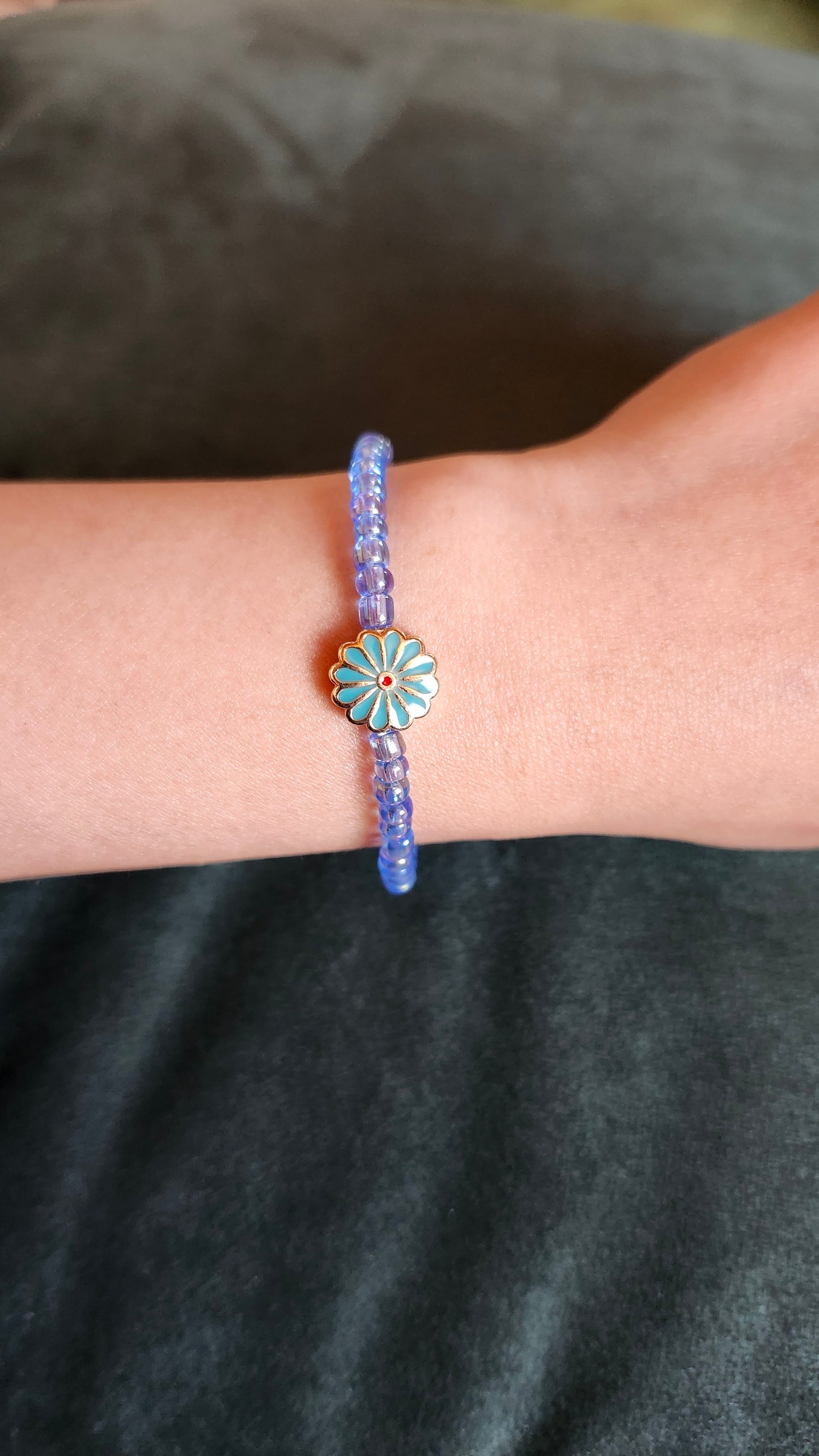 Glass Blue Aurora Borealis Seed Bracelet | Dainty Bracelet | Daisy Charm Pendant | Handmade beads | Stretchable bracelet | Gift for her |